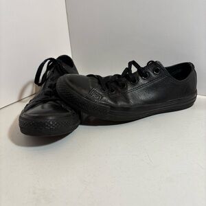 Converse all star black leather low‎ top lace up shoes in size 7 women’s